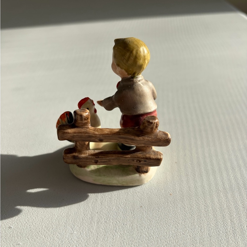 Vintage Nippon Yoko Boeki Co Boy Feeding Chicken 1950s Hummel Inspired Japan - Picture 6 of 7